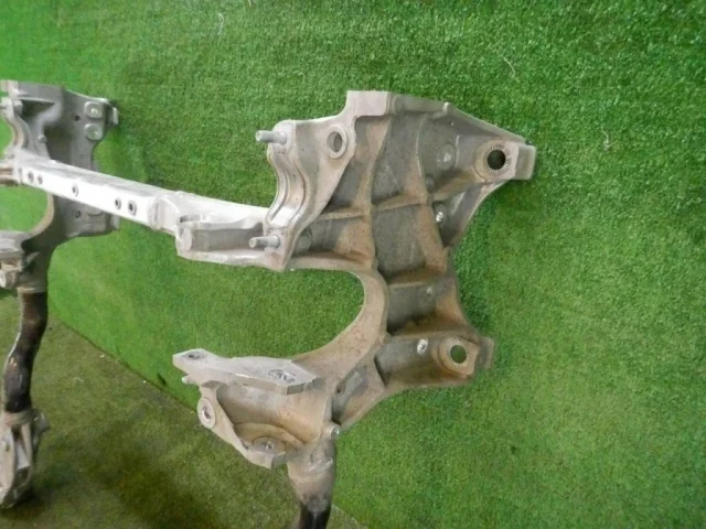 Подрамник двигателя для Audi Q7 4M 2015+ на фотографиях