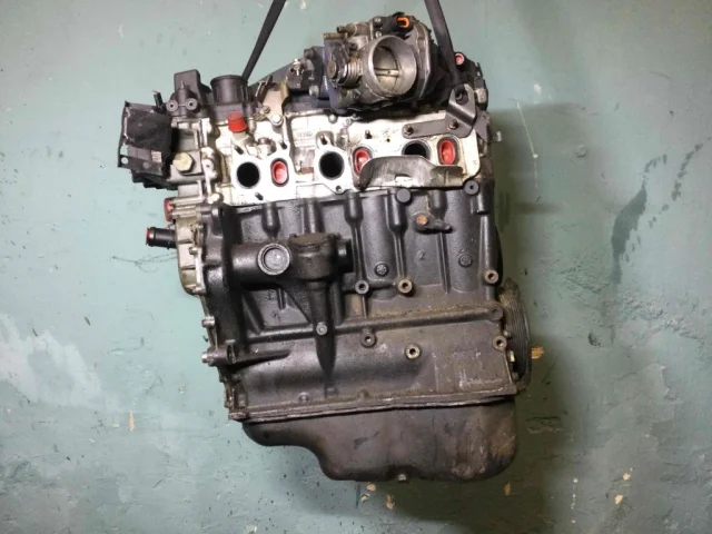 Двигатель без навесного для Volkswagen Passat (B4, Typ 3A) 1993-1997 на фотографиях