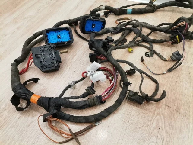 Проводка моторного отсека для Mercedes-Benz GL class X164 2006-2012 на фотографиях