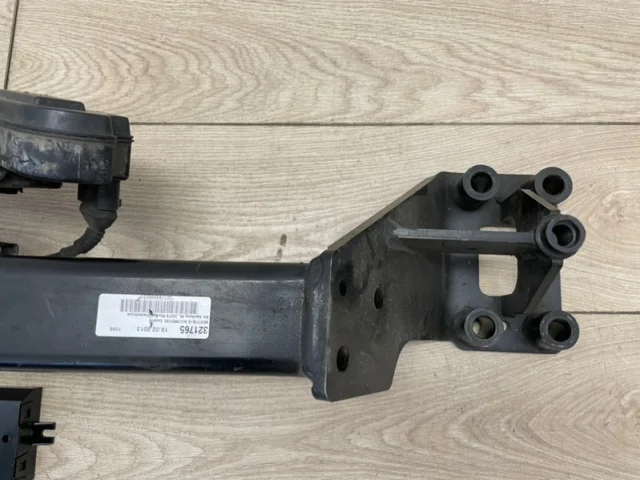 Фаркоп для Volkswagen Touareg II (7P5) 2010-2014 на фотографиях