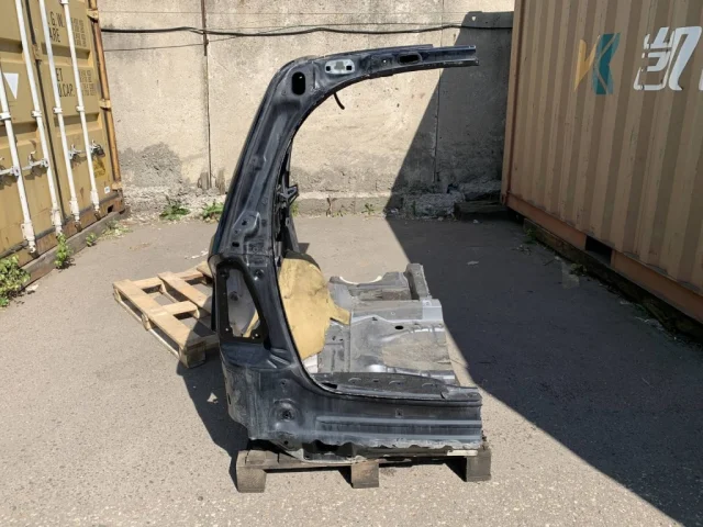 Заднее левое крыло для Mercedes-Benz GL class X164 2006-2012 на фотографиях