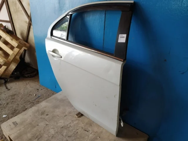 Дверь задняя правая для Mitsubishi Lancer 9 Седан CS 2003-2010 на фотографиях