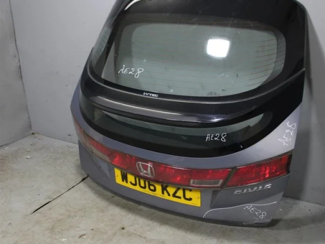 Крышка багажника для Honda Civic FK,FN 5D 2006-2012 на фотографиях