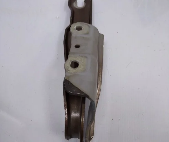 Петля капота левая для Skoda Rapid II 2020+ на фотографиях