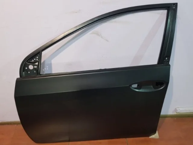 Стекла и зеркала для Toyota Corolla E170 Седан (EU) 2012-2016 на фотографиях