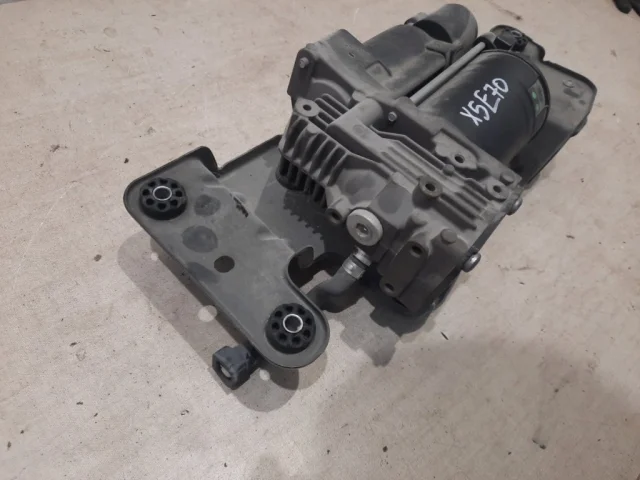 Компрессор пневмоподвески задний для BMW X5 Е70 2006-2013 на фотографиях