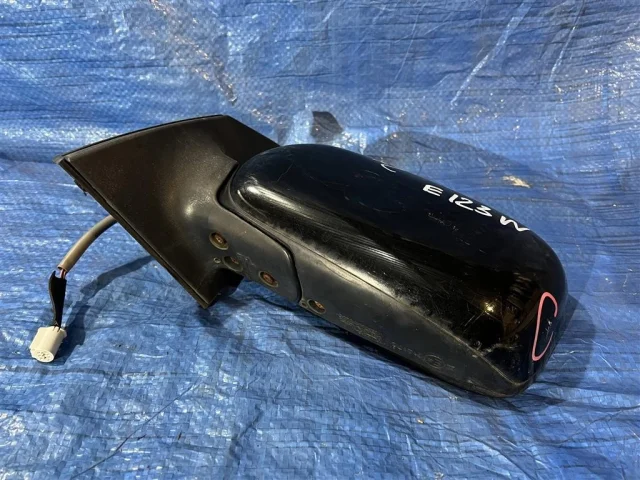 Стекла и зеркала для Toyota Corolla E120/E130 Хэтчбек 2001-2007 на фотографиях