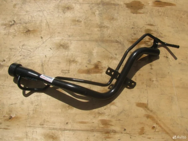 Горловина топливного бака для Toyota RAV4 XA20 3 door 2000-2005 на фотографиях