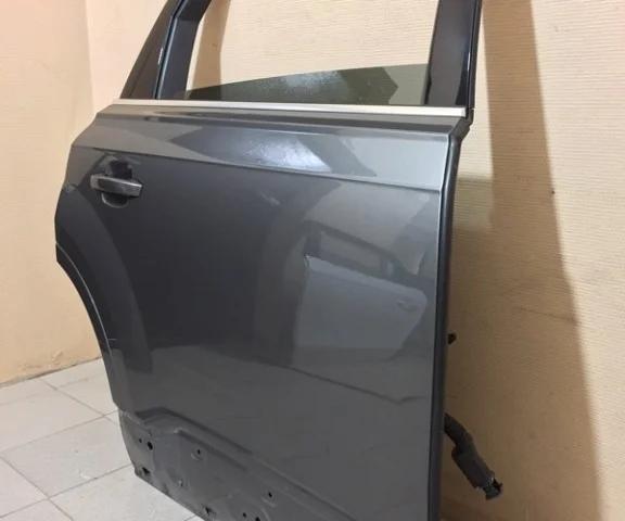 Дверь задняя правая для Audi Q7 4M 2015+ на фотографиях