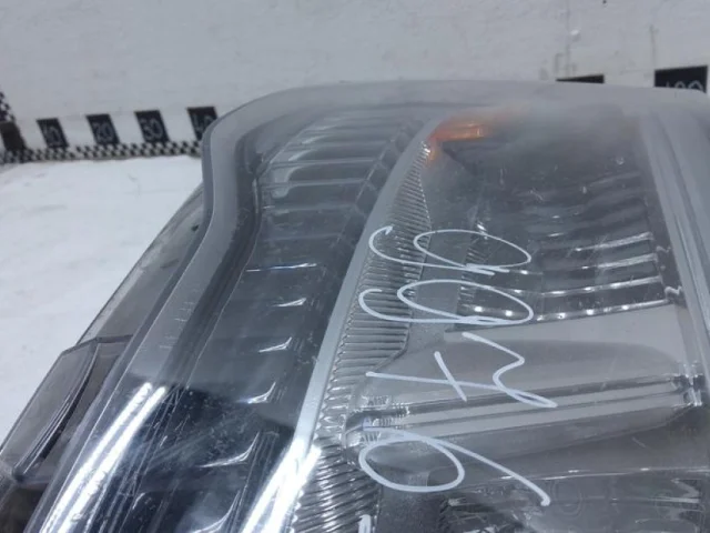 Фара правая для Ford Explorer U502 2011-2016 на фотографиях