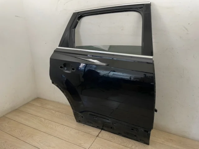 Дверь задняя правая для Audi Q7 4M 2015+ на фотографиях