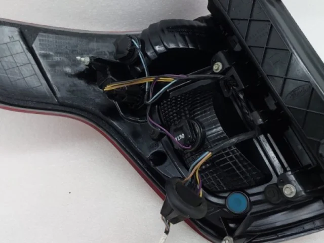 Фонарь правый для Ford Explorer U251 2005-2011 на фотографиях