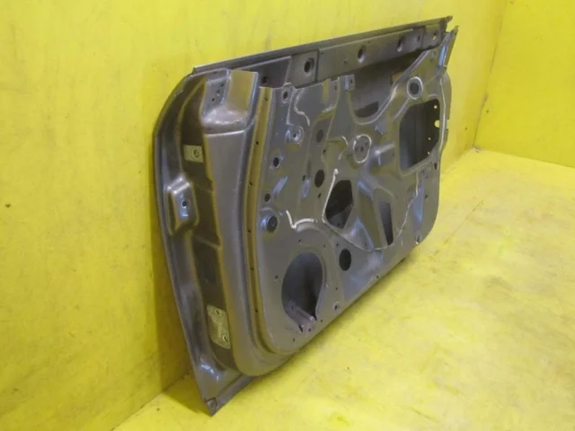 Дверь передняя правая для Audi A4 B7 Avant 2004-2008 на фотографиях