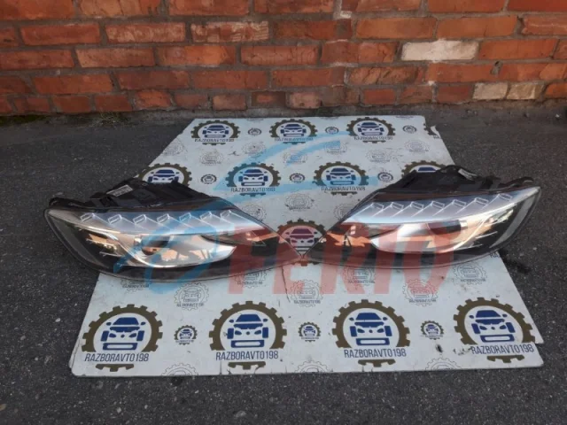 Фары для Audi Q7 4L 2005-2015 на фотографиях