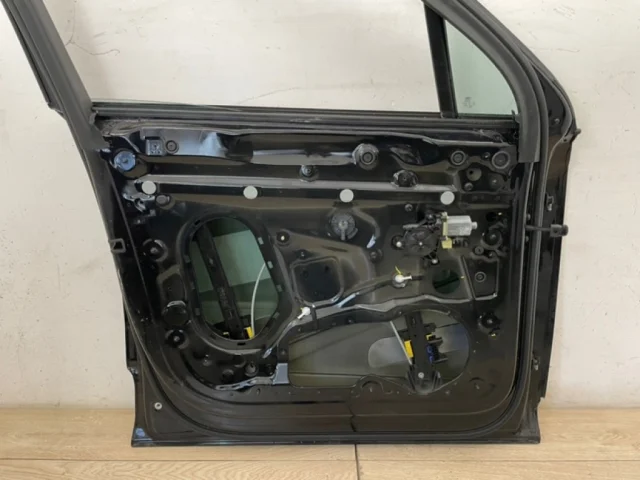 Накладка на дверь передняя левая для Audi Q7 4M 2015+ на фотографиях