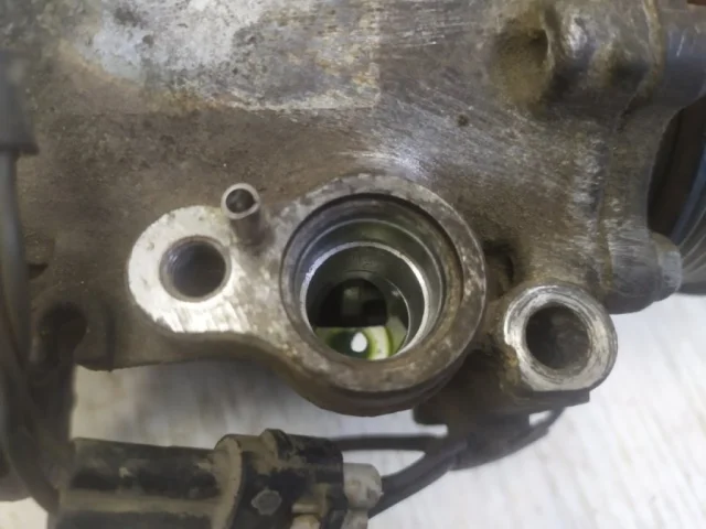 Компрессор кондиционера для Mitsubishi Lancer 9 Седан CS 2003-2010 на фотографиях