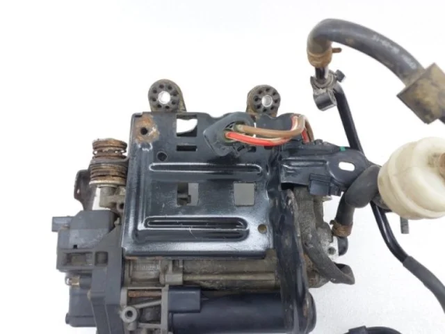 Компрессор пневмоподвески задний для Audi Q7 4M 2015+ на фотографиях