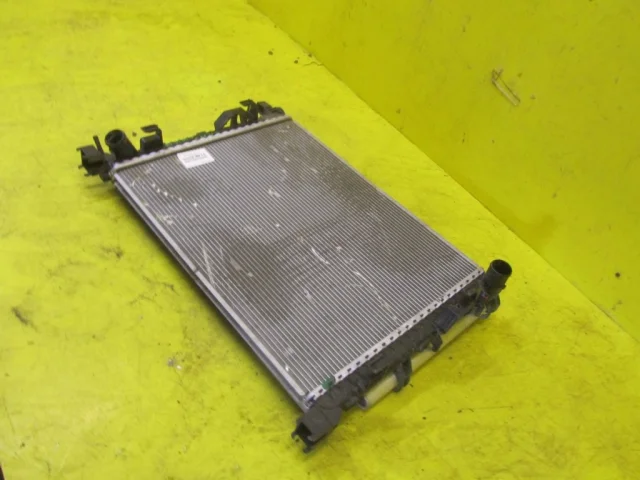 Радиатор охлаждения ДВС для Renault Sandero BS 2007-2014 на фотографиях