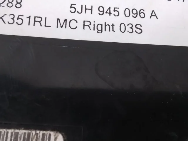 Фонарь внешний правый для Skoda Rapid I rest NH3 2017-2020 на фотографиях