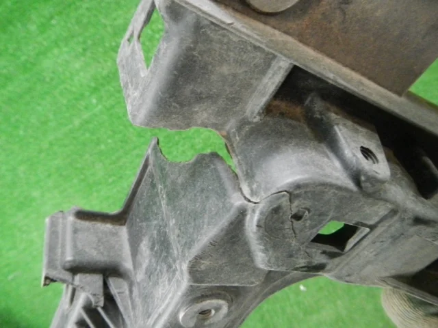 Панель радиатора (телевизор) для Volkswagen Golf VII (5G) 2012-2017 на фотографиях