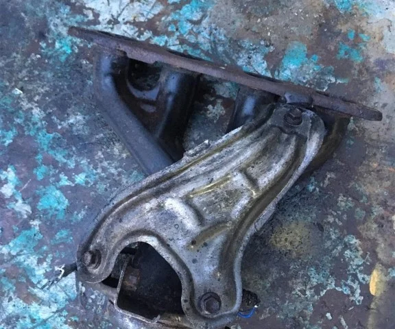 Выпускной коллектор для Toyota RAV4 XA40 2013-2015 на фотографиях