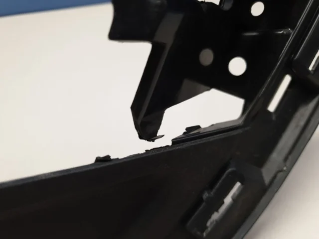 Рамка ПТФ левая для Opel Astra J Хэтчбек 2009-2017 на фотографиях