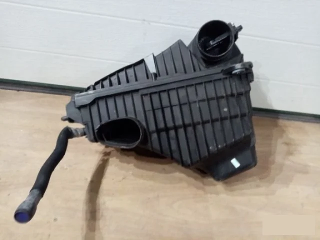 Корпус воздушного фильтра для Audi Q7 4L 2005-2015 на фотографиях