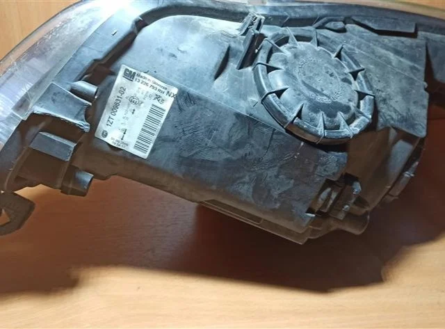 Фары для Opel Insignia Хэтчбек A 2008-2017 на фотографиях