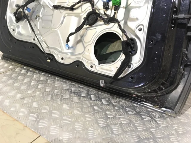 Дверь багажника для Volvo C30 MK 2006-2013 на фотографиях