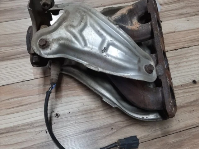 Выпускной коллектор для Toyota RAV4 XA40 2013-2015 на фотографиях