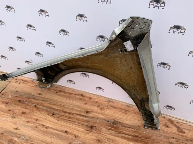 Крыло правое для Volkswagen Touareg I (7L) 2002-2010 на фотографиях