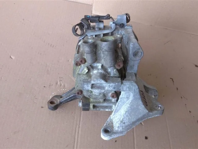 Компрессор кондиционера для Subaru Forester SH 2008-2012 на фотографиях