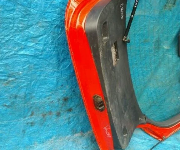 Крышка багажника для Toyota Corolla E120/E130 Хэтчбек 2001-2007 на фотографиях