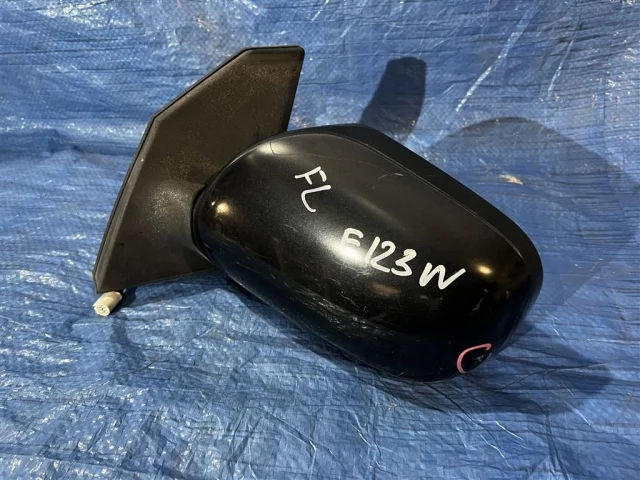 Стекла и зеркала для Toyota Corolla E120/E130 Хэтчбек 2001-2007 на фотографиях