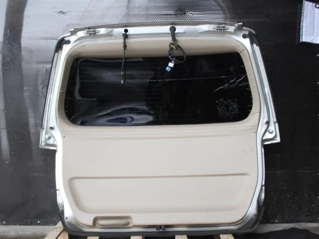 Двери для Toyota Alphard H10 2002-2008 на фотографиях