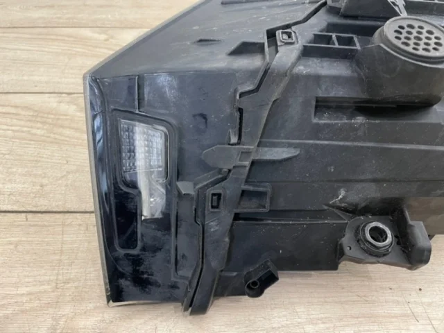 Фара ксенон левая для Audi Q7 4M 2015+ на фотографиях