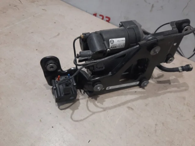 Компрессор пневмоподвески задний для BMW X5 Е70 2006-2013 на фотографиях