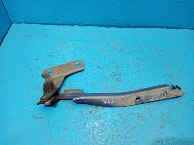 Петля капота левая для Nissan Note E11 2005-2012 на фотографиях