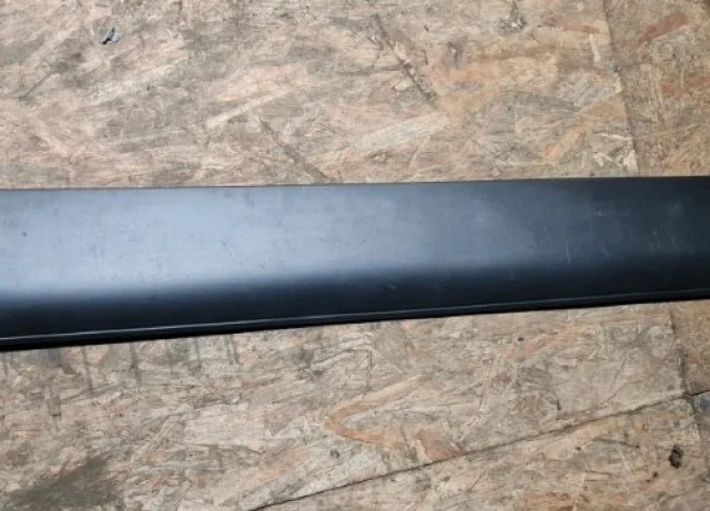 Накладка на дверь передняя левая для Audi Q7 4L 2005-2015 на фотографиях