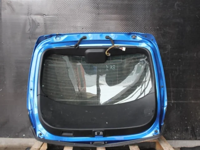 Стекла и зеркала для Mazda 3 BK Хэтчбек 2003-2009 на фотографиях