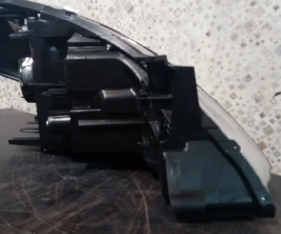 Фары для Nissan Tiida C11 Хэтчбек 2007-2014 на фотографиях