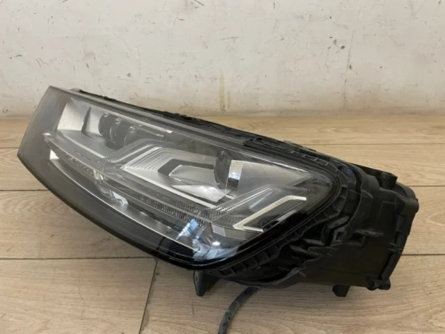 Фара ксенон левая для Audi Q7 4M 2015+ на фотографиях