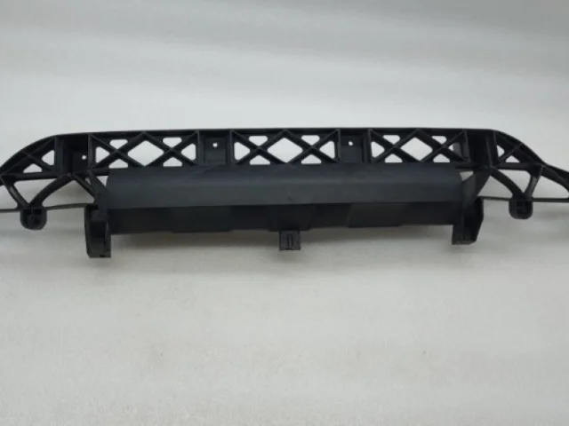 Кронштейн заднего бампера левый для Audi Q7 4L 2005-2015 на фотографиях