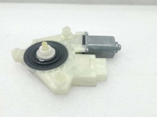 Мотор стеклоподъемника передний правый для Skoda Rapid I rest NH3 2017-2020 на фотографиях