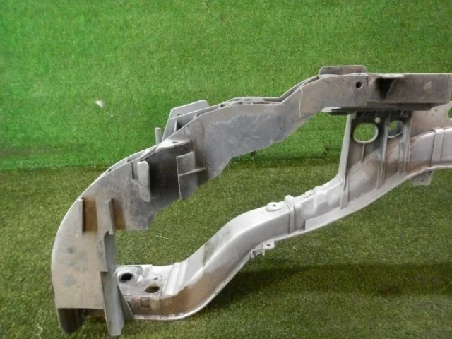 Панель радиатора (телевизор) для Ford Kuga CBS 2013-2016 на фотографиях