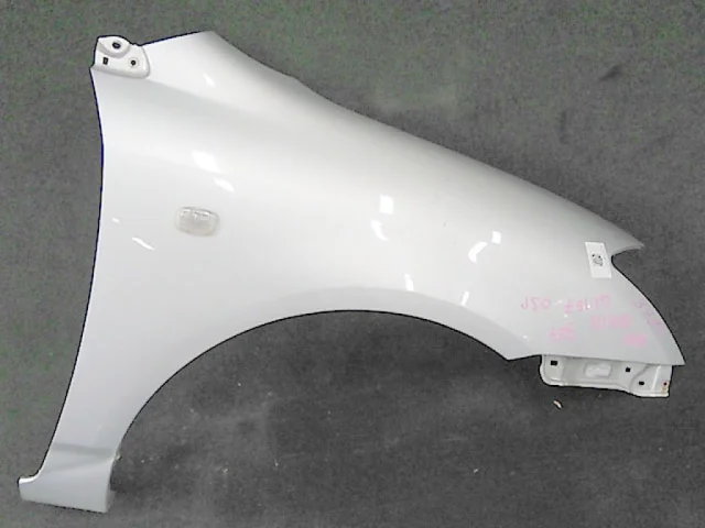 Крылья для Toyota Corolla E120/E130 Хэтчбек 2001-2007 на фотографиях