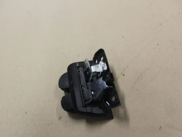 Замок багажника для Audi Q7 4L 2005-2015 на фотографиях