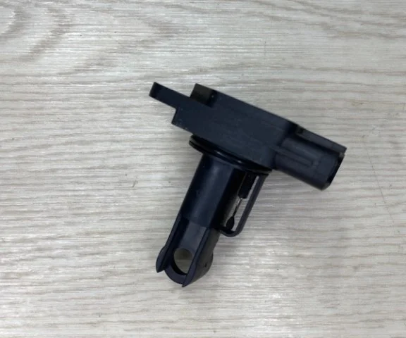 Датчик массового расхода воздуха для Volvo C30 MK 2006-2013 на фотографиях