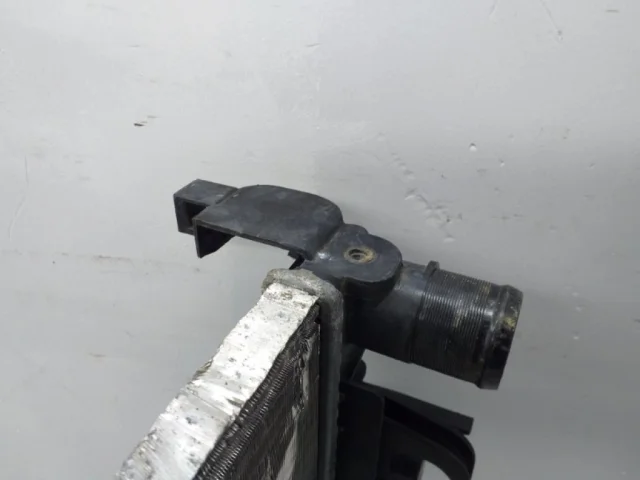 Радиатор охлаждения ДВС для Renault Sandero 5S 2012-2018 на фотографиях