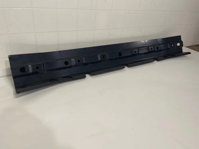 Усилитель переднего бампера для Mitsubishi Pajero Sport KS0W 2016+ на фотографиях